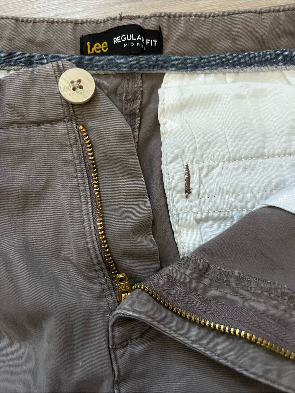 Lee Chino Bermuda Walkshort Women’s Midrise Grey Brown Khaki 12 Medium - Picture 6 of 7